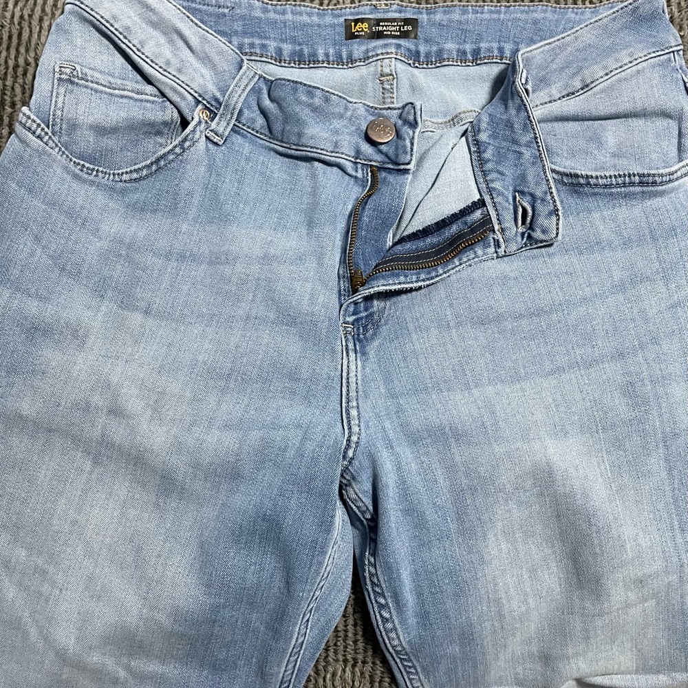 Lee Plus Denim Jeans. Size 18. Mid rise. Straight Leg.